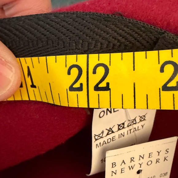 Barney’s New York red 100% wool hat. With red & black ribbon accent - Picture 6 of 7